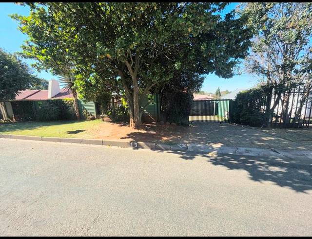 3 BEDROOM HOUSE FOR SALE IN WOODMERE